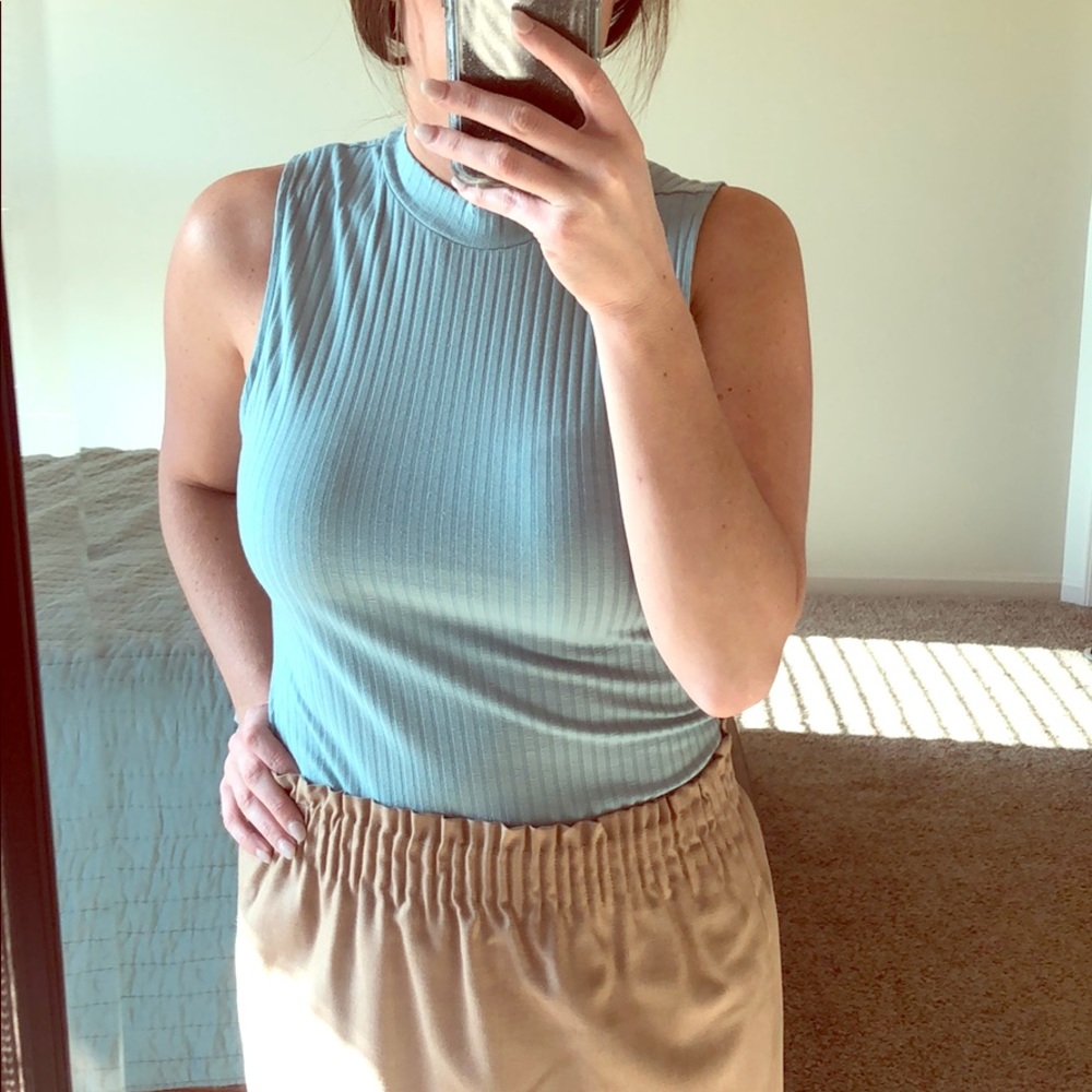 Sleeveless ribbed top. Seafoam green